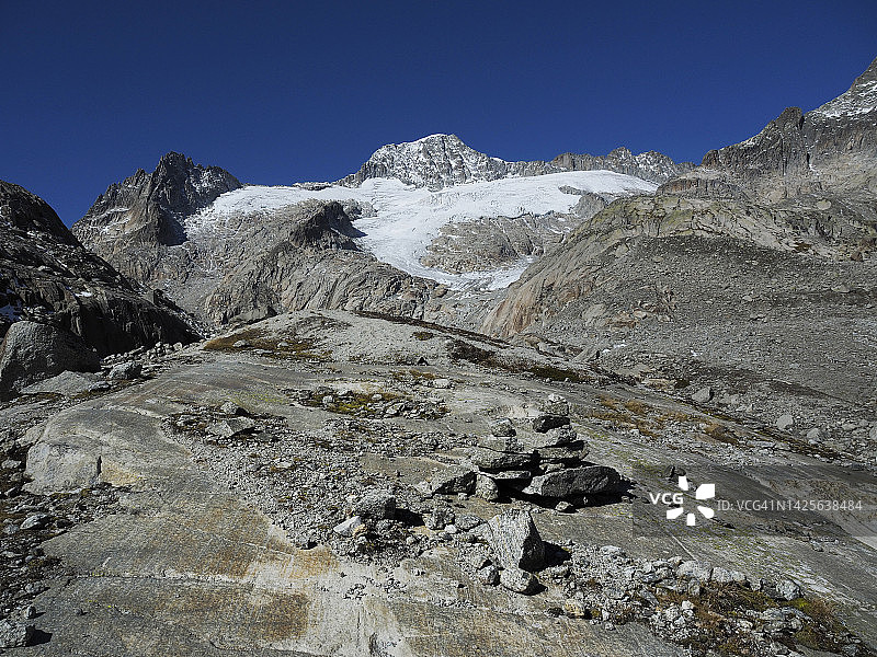 瑞士尼泊尔公路沿线的蒂芬冰川和冰川侵蚀景观图片素材