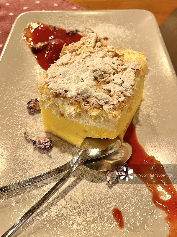 斯洛文尼亚奶油蛋糕图片素材