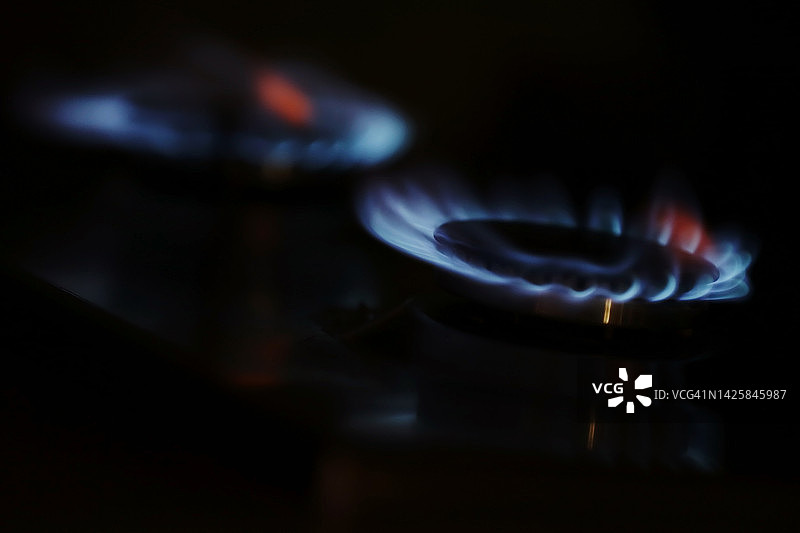 天然气燃烧的蓝色火焰图片素材