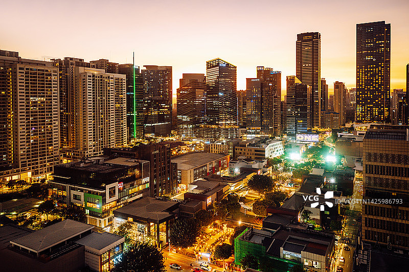 菲律宾马尼拉博尼法西奥环球城的日落景色图片素材