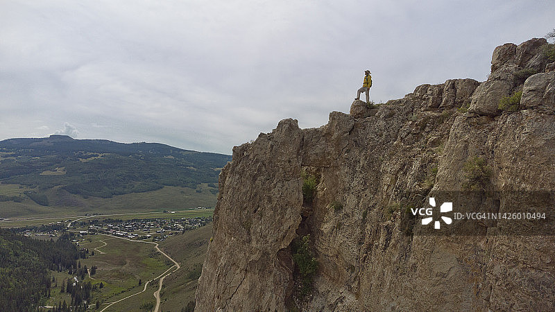 老年冒险远足图片素材
