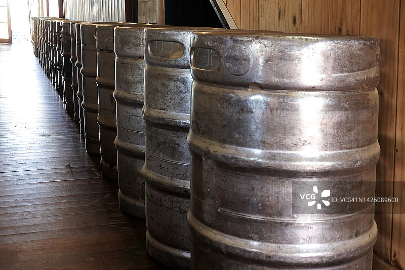 多个啤酒桶图片素材