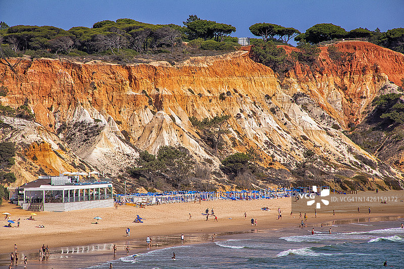 法莱西亚海滩的红色悬崖图片素材