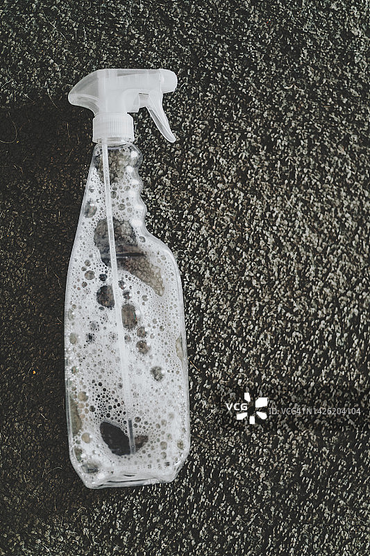 灰色纺织品上的清洁产品图片素材