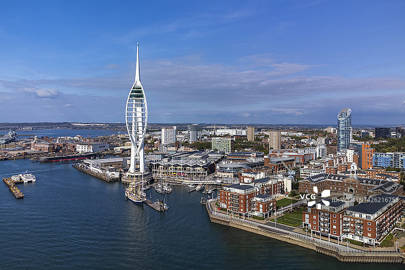 朴茨茅斯港鸟瞰图，含主帆塔和老朴茨茅斯图片素材
