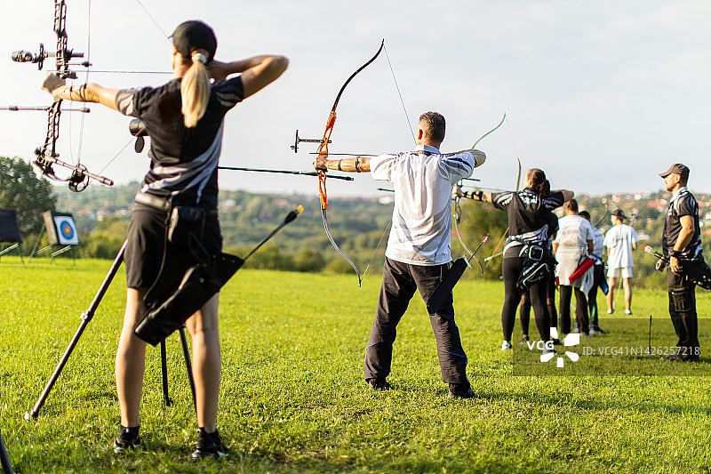 户外射箭训练图片素材