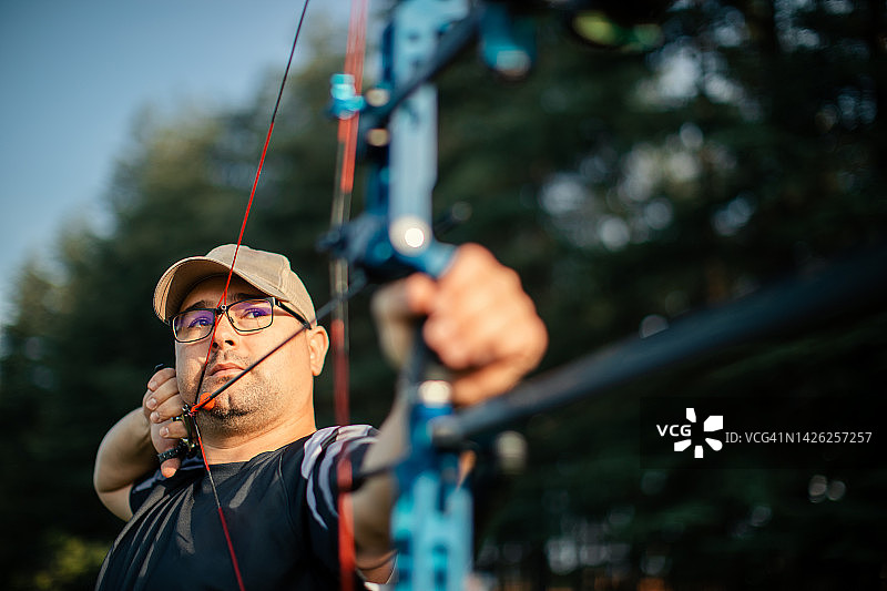 户外射箭训练图片素材