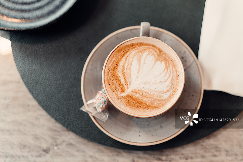 卡布奇诺咖啡的俯视图图片素材