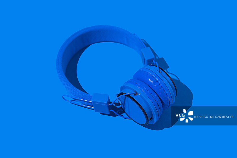 蓝色无线耳机图片素材