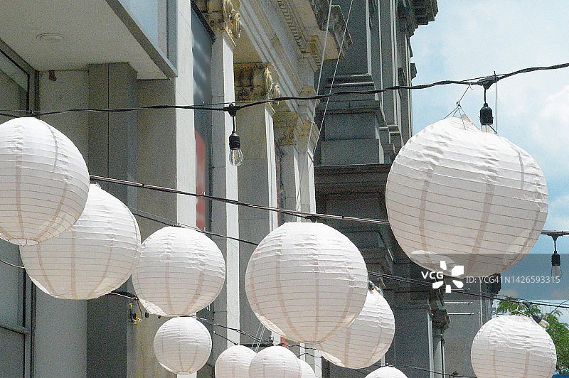 街上的纸灯笼图片素材