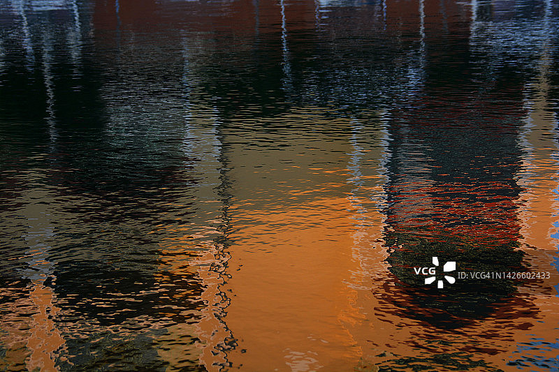 法国建筑倒影图片素材