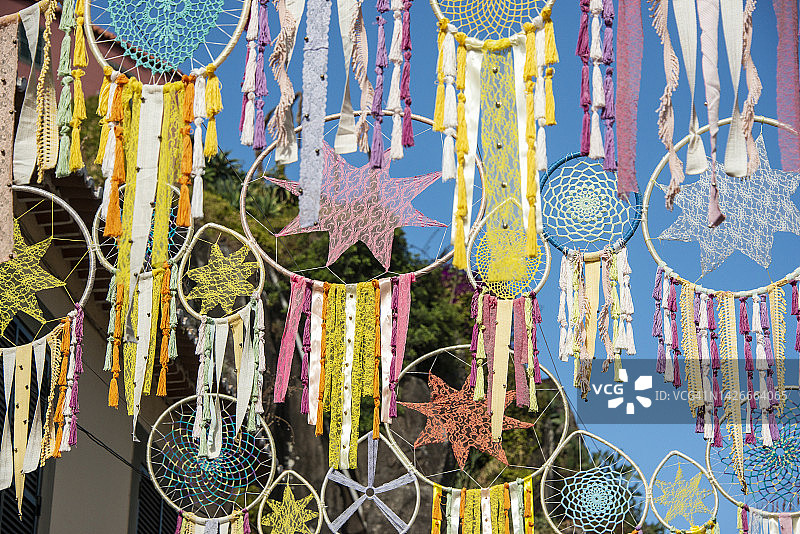 葡萄牙马德拉圣彼得节期间的洛博斯镇街头装饰图片素材