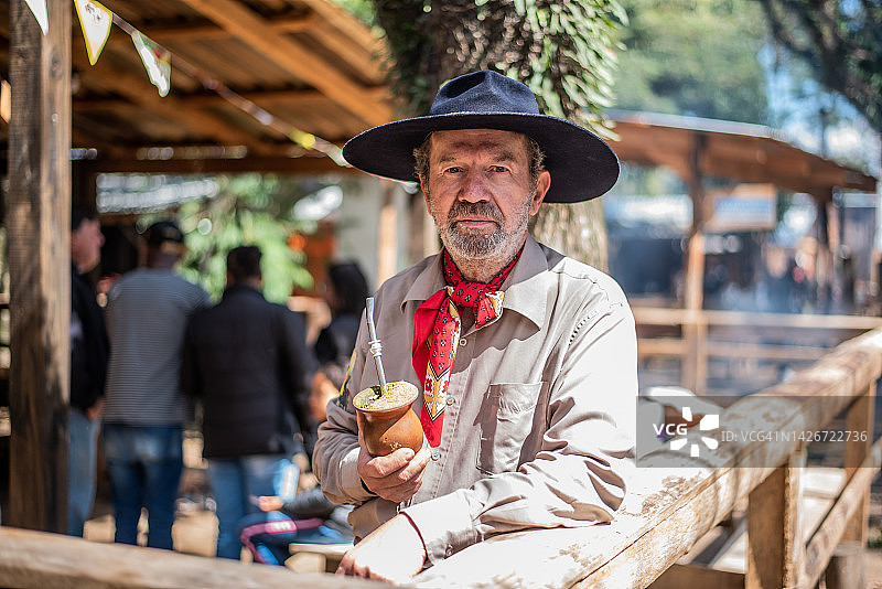 高乔人在法鲁皮利亚营地图片素材