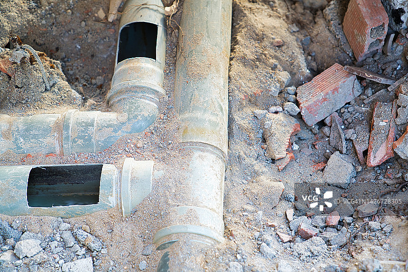 刺穿PVC管，看看里面有什么图片素材