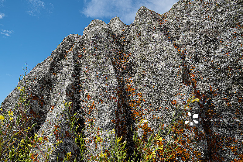 带有图案的岩层图片素材