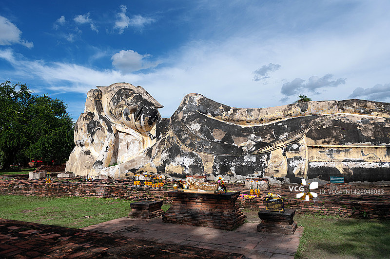 泰国阿瑜陀耶卧佛寺巨型卧佛像景观图片素材
