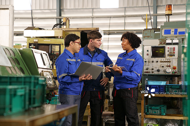 工业环境工程师团队规划管理环境安全图片素材