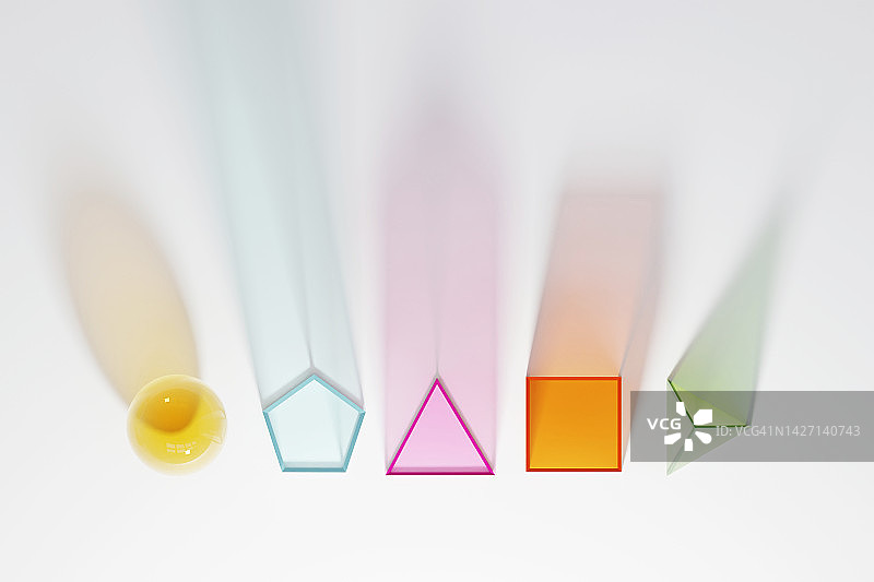 一组不同半透明颜色的几何形状的数字生成图像，成排排列，在白色背景上有阴影反射图片素材