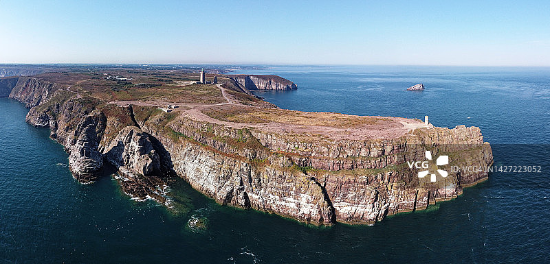 从空中看到的弗雷埃尔海角及其灯塔图片素材