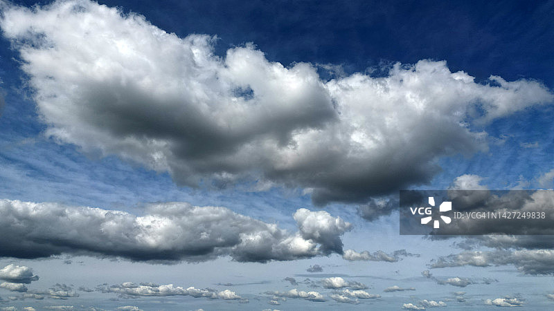 蓬松的云彩图片素材