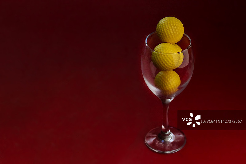 黄色高尔夫球静物抽象图片素材