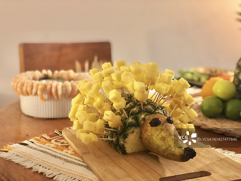 菠萝刺猬图片素材