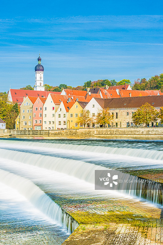 德国巴伐利亚莱希河畔兰茨贝格标志性瀑布图片素材