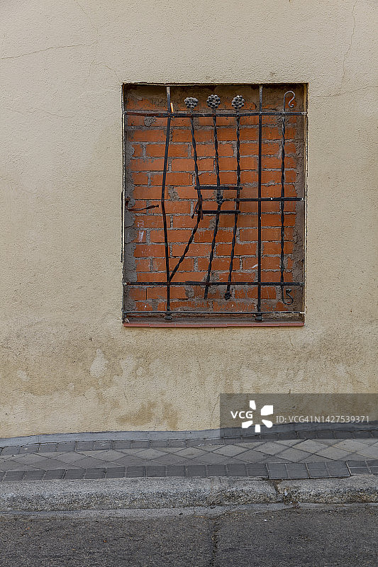 用强制安全栏封锁的窗户图片素材