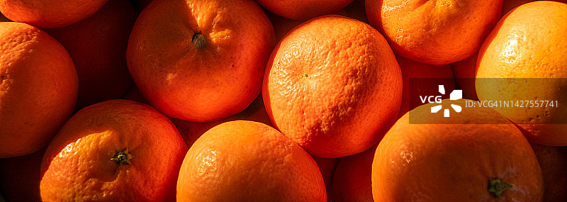 市场摊位banner背景上的橙子图片素材