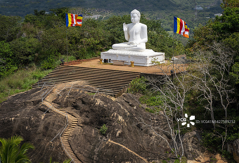 斯里兰卡米欣泰的佛像和佛塔图片素材