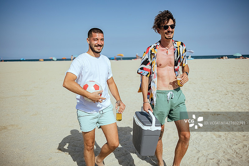 准备好参加海滩派对。图片素材