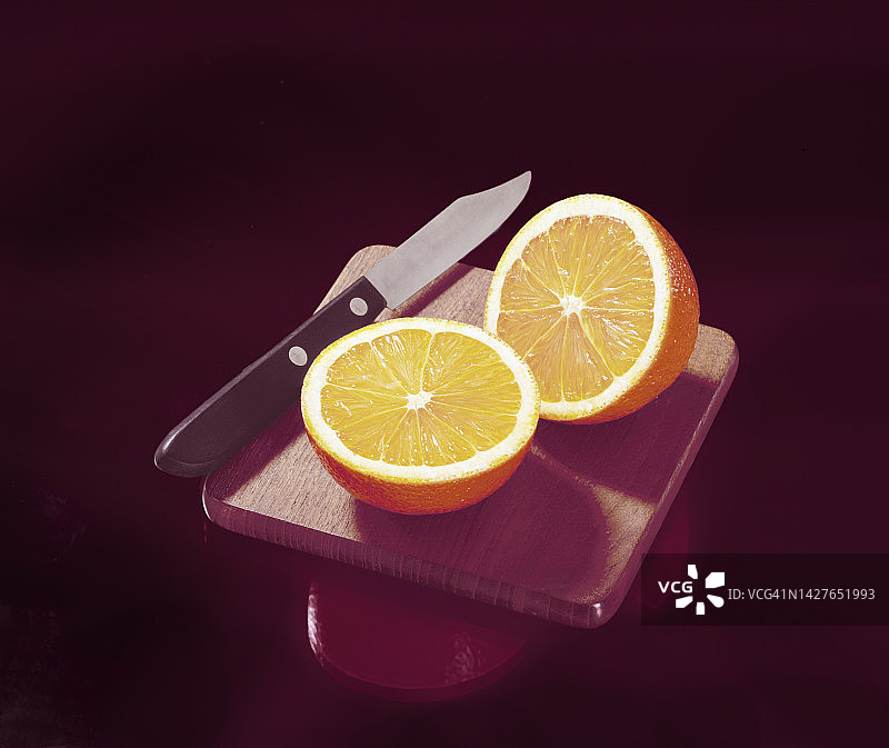 切菜板上的半个橙子图片素材