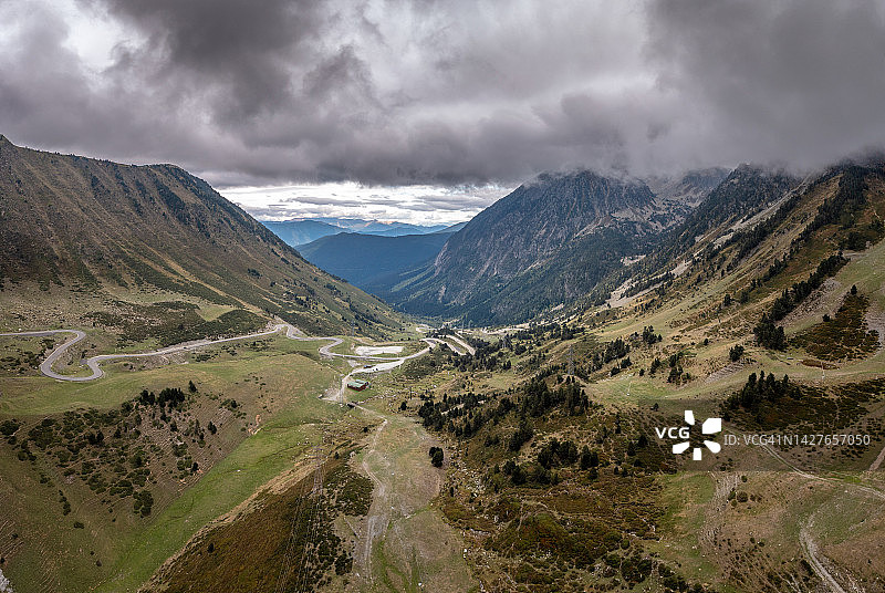 La Peülla，位于Naut Aran自然公园的La Bonaigua，鸟瞰图图片素材