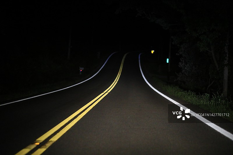 夜间危险道路图片素材
