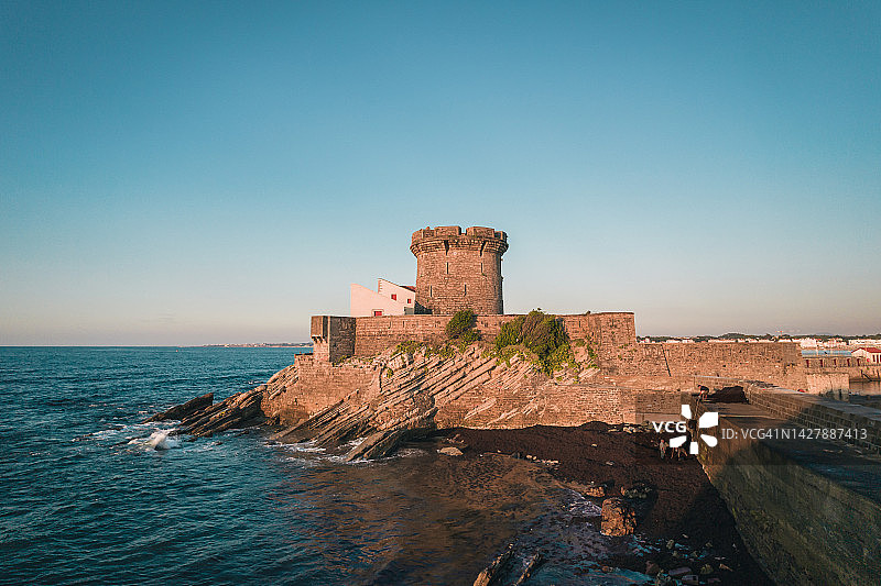 索科阿堡日落，锡布尔和圣让德吕兹独特的复理式地貌图片素材