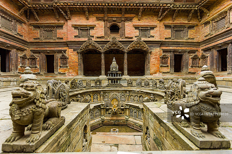 尼泊尔帕坦皇家宫殿杜巴广场的图沙希蒂浴池（一）图片素材