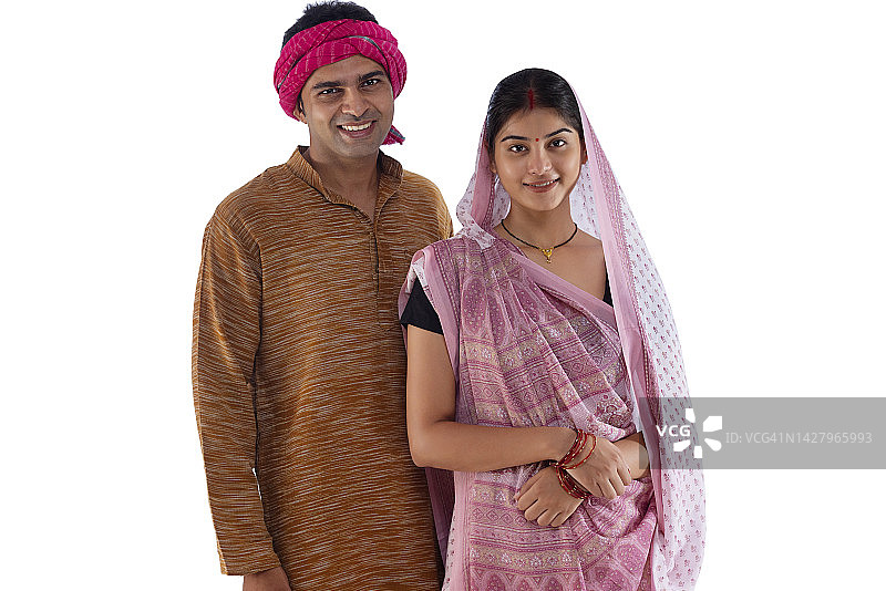 白色背景下的快乐比哈尔邦夫妇肖像图片素材