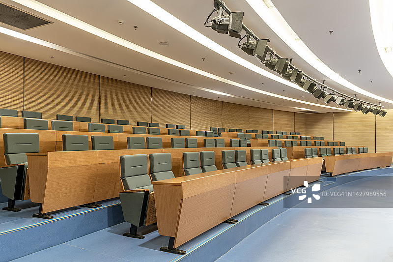 大型简约网络视频会议室图片素材