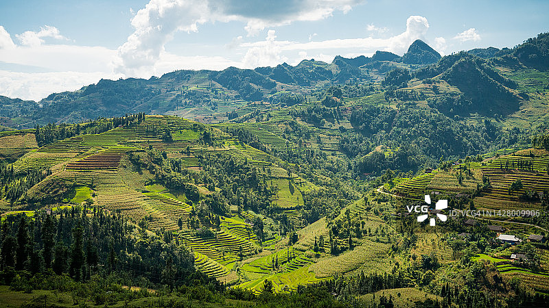 越南北部山区巴沙附近的风景图片素材