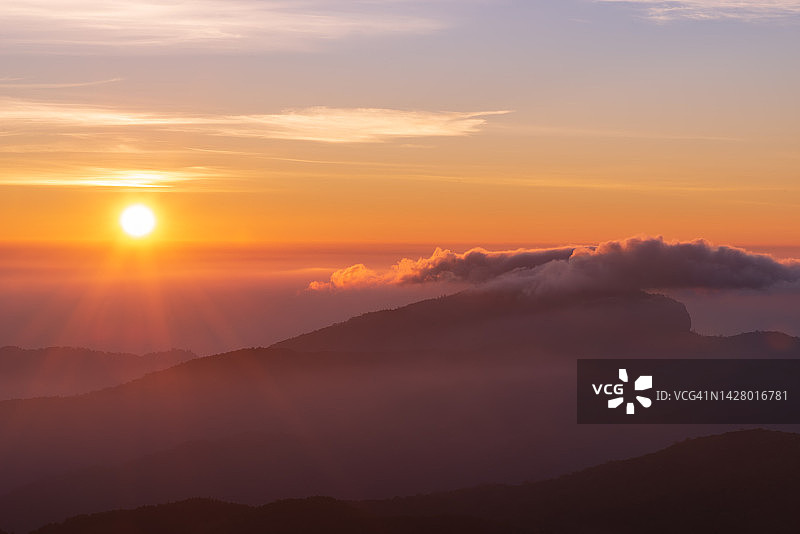 泰国清迈茵他侬山国家公园日出图片素材