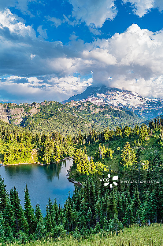 美国尤妮斯湖雷尼尔山国家公园图片素材