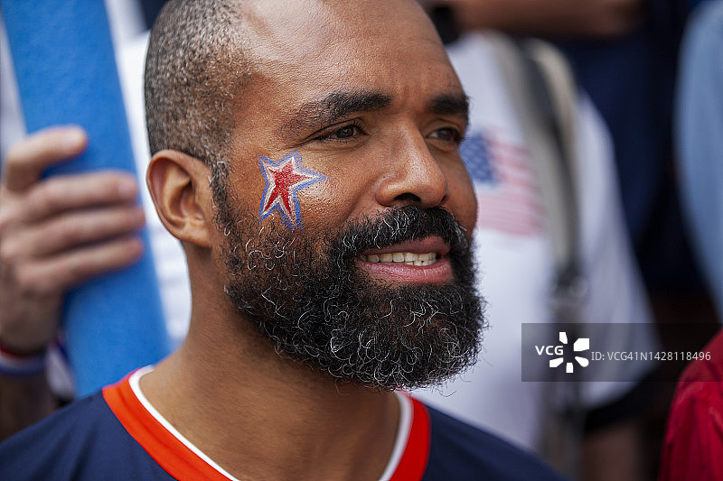 足球爱好者在体育场观看美国队比赛图片素材