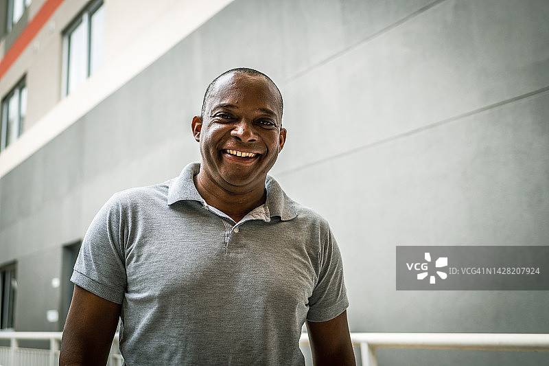 黑人男子肖像图片素材