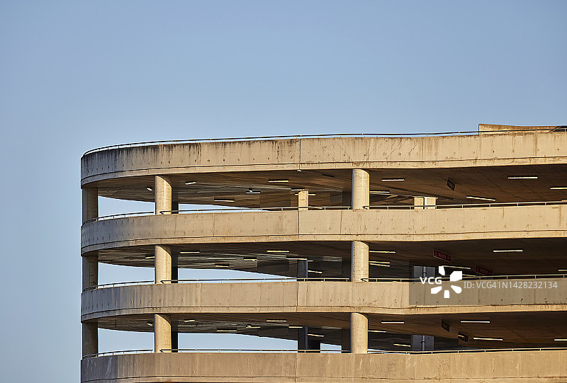 多层停车场混凝土建筑蓝天图片素材
