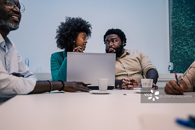 会议中的人们图片素材