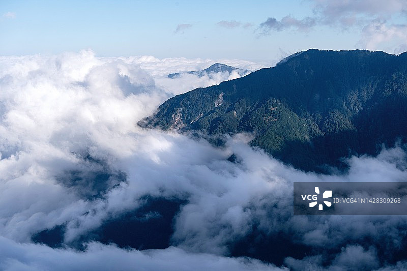 合欢山夏季云海蓝天图片素材