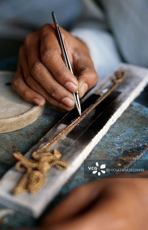 工作中的珠宝商（印度）图片素材