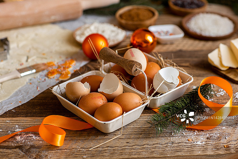 圣诞烘焙饼干用有机鸡蛋图片素材
