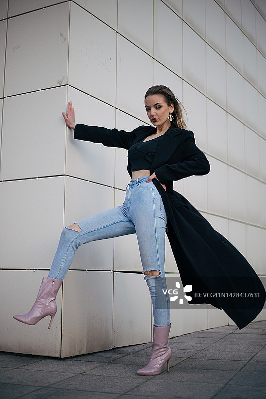 年轻漂亮的女人图片素材