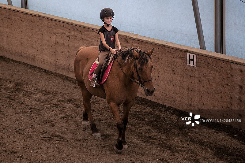 骑马的女子图片素材